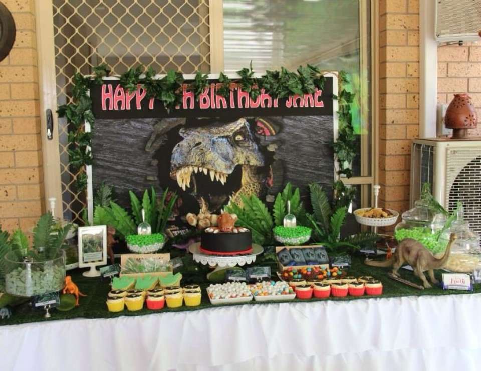Jurassic park table decor