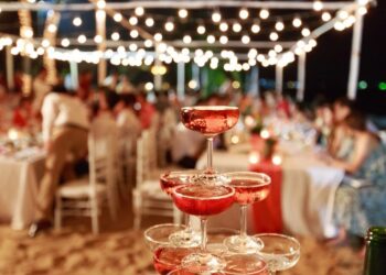Cocktail Wedding Ideas (Credit : greenvelope)
