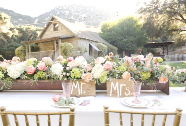 Pink Table Decoration (Credit: bohodaydreams)