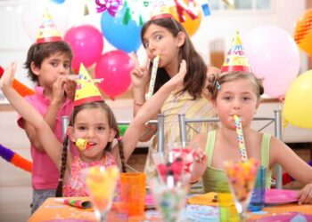 Girls Birthday Party Activities (Credit: noshingwiththenolands)