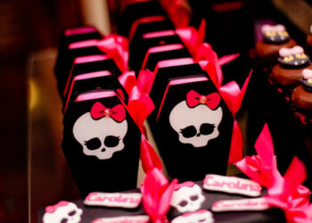 Monster High Party Favors (Credit: Kara's Party Ideas)