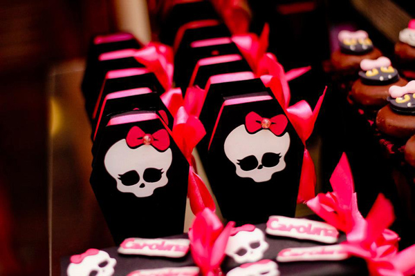 Monster High Party Favors (Credit: Kara's Party Ideas)