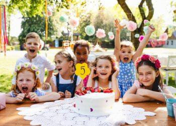 Outdoor Birthday Party Cake Ideas (Credit: atlantaparent)