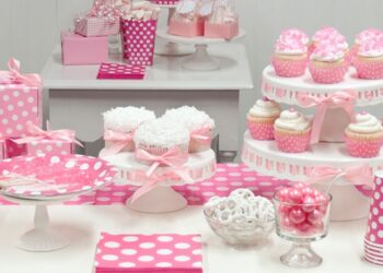 Pink Party Cakes (Credit: Birthday Express)