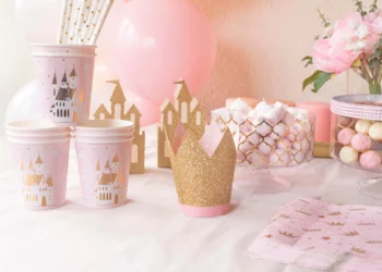 Table Decor Ideas (Credit : momoparty)