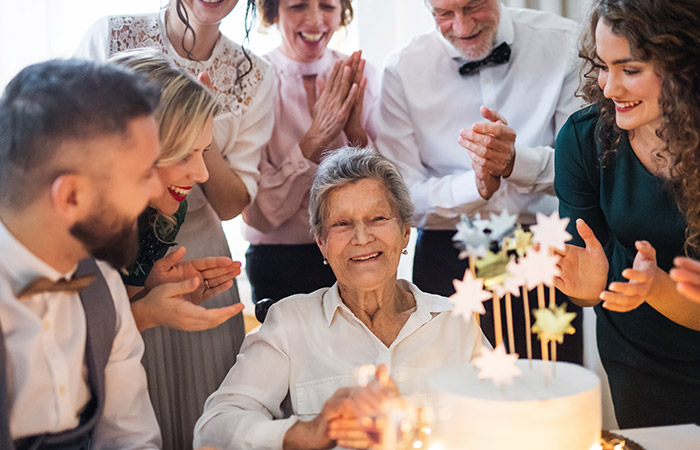 80th Birthday Party Ideas For Mom (Credit: stylecraze)