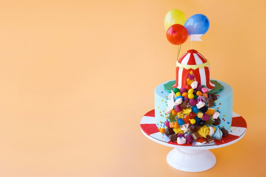 Circus Carnival Cake (Credit: greenvelope)