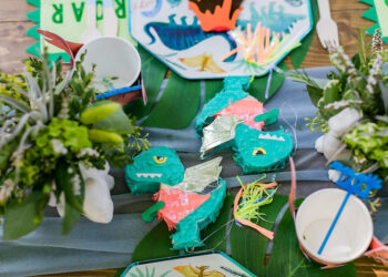 Dinosaur Party Favors (Credit: karaspartyideas)