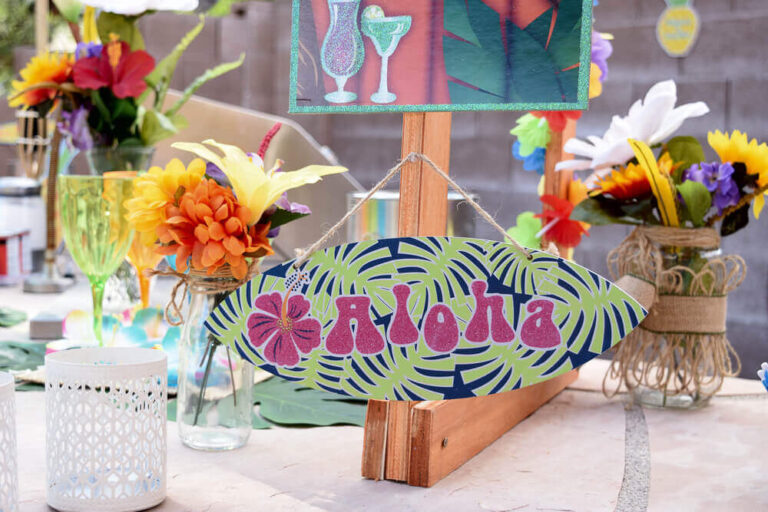 Hawaiian Luau Party Centerpieces (Credit: decortips)