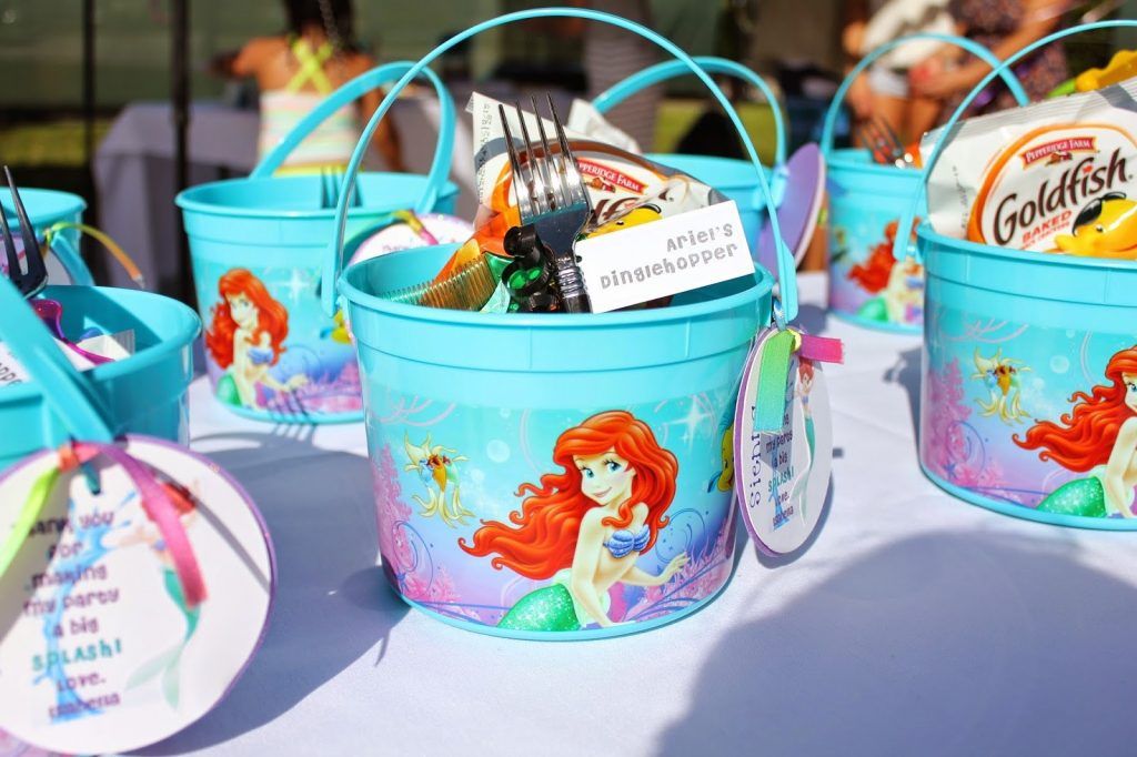 Little Mermaid Party Favors (Credit: birthdayinspire)