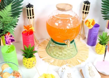 Luau Party Drinks (Credit: printablecrush)