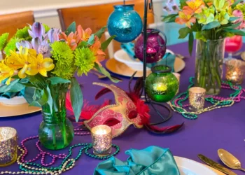 Mardi Gras Centerpieces (Credit: therosetable)