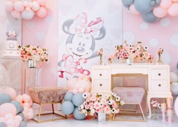 Minnie Mouse Party Decoration (Credit: Karaspartyideas)