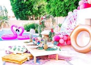 Summer Pool Kids Party Decoration (Credit: bookeventz)
