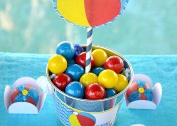 Summer Pool Party Favors (Credit: Otosection)