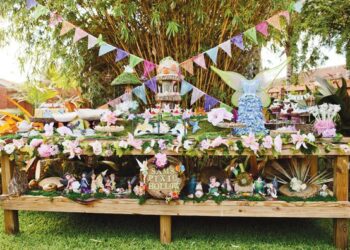 Tinkerbell Birthday Party Decoration (Credit: hwtm)