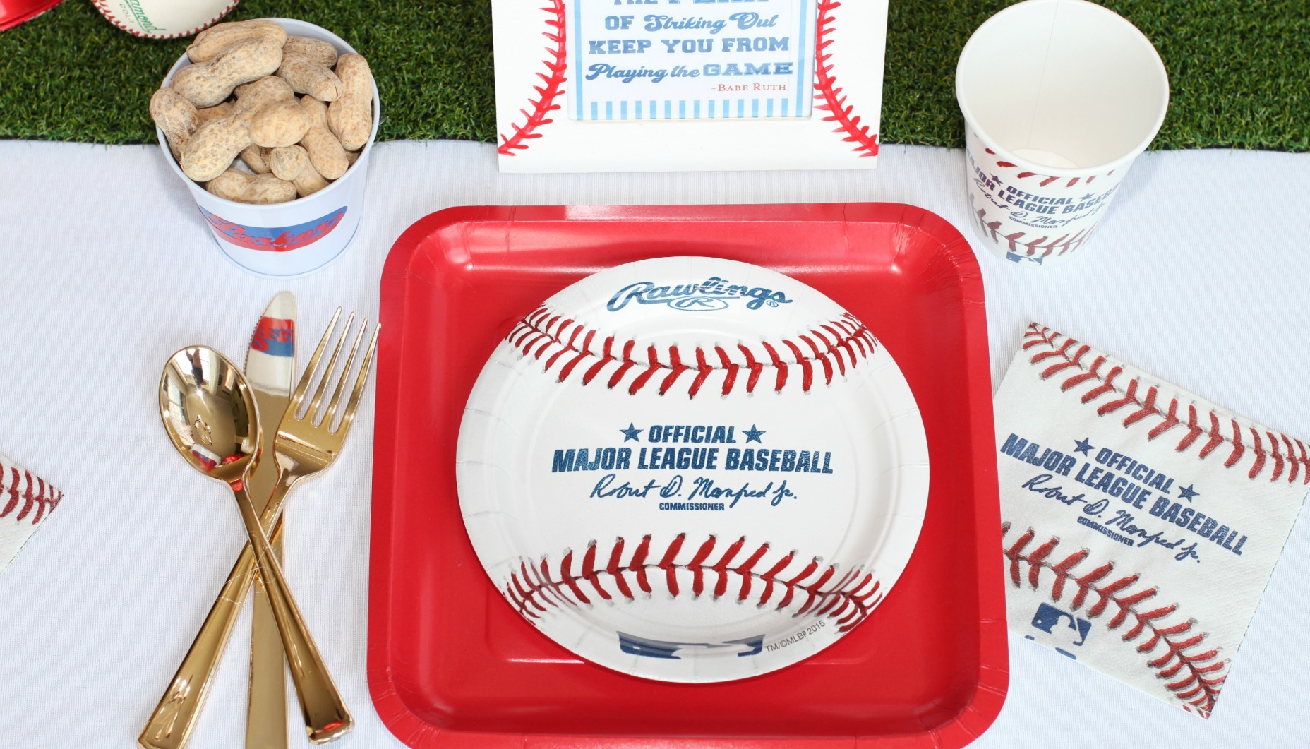 Baseball Table Setting (Credit: orientaltrading)