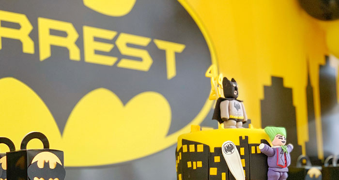 Batman Birthday Party Decoration (Credit: karaspartyideas)