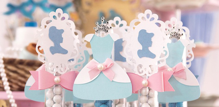Cinderella Party Centerpieces (Credit: karaspartyideas)