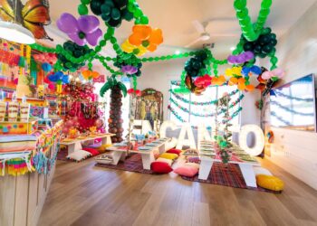 Disney Encanto Party Decoration (Credit: madeitateitlovedit)