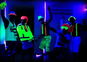 Glow Birthday Party Outfit (Credit: jellowrestlingsupply)