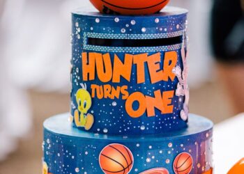 Space Jam Party Cakes (Credit: Pinterest)