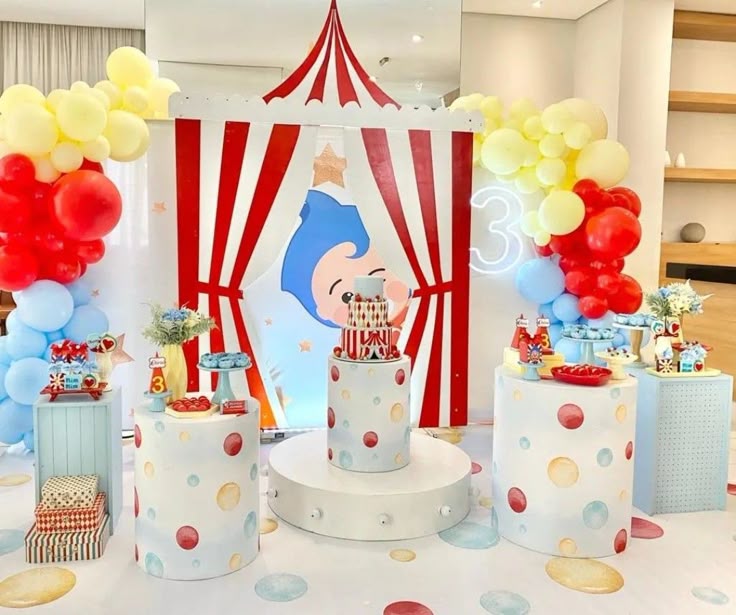 El Payaso Plim Plim rainbow birthday invitation with colorful balloons, smiling clouds, stars, confetti, and festive circus details