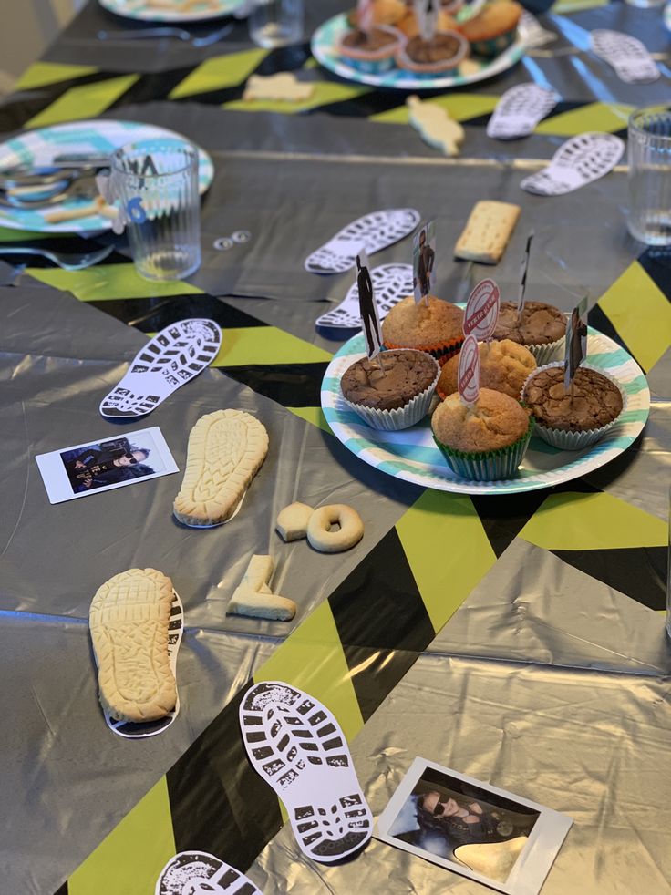 Detective Conan themed party props including clue envelopes, detective badges, magnifying glass toys, fingerprint cards, and mystery labels