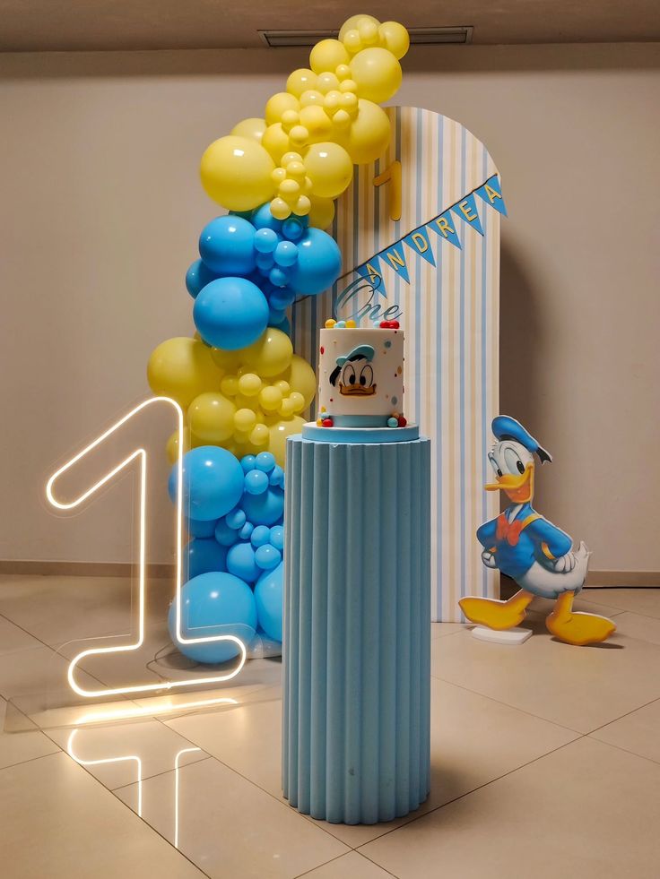 Cute Donald Duck birthday invitation with comic-style bursts, duck footprints, and festive balloons