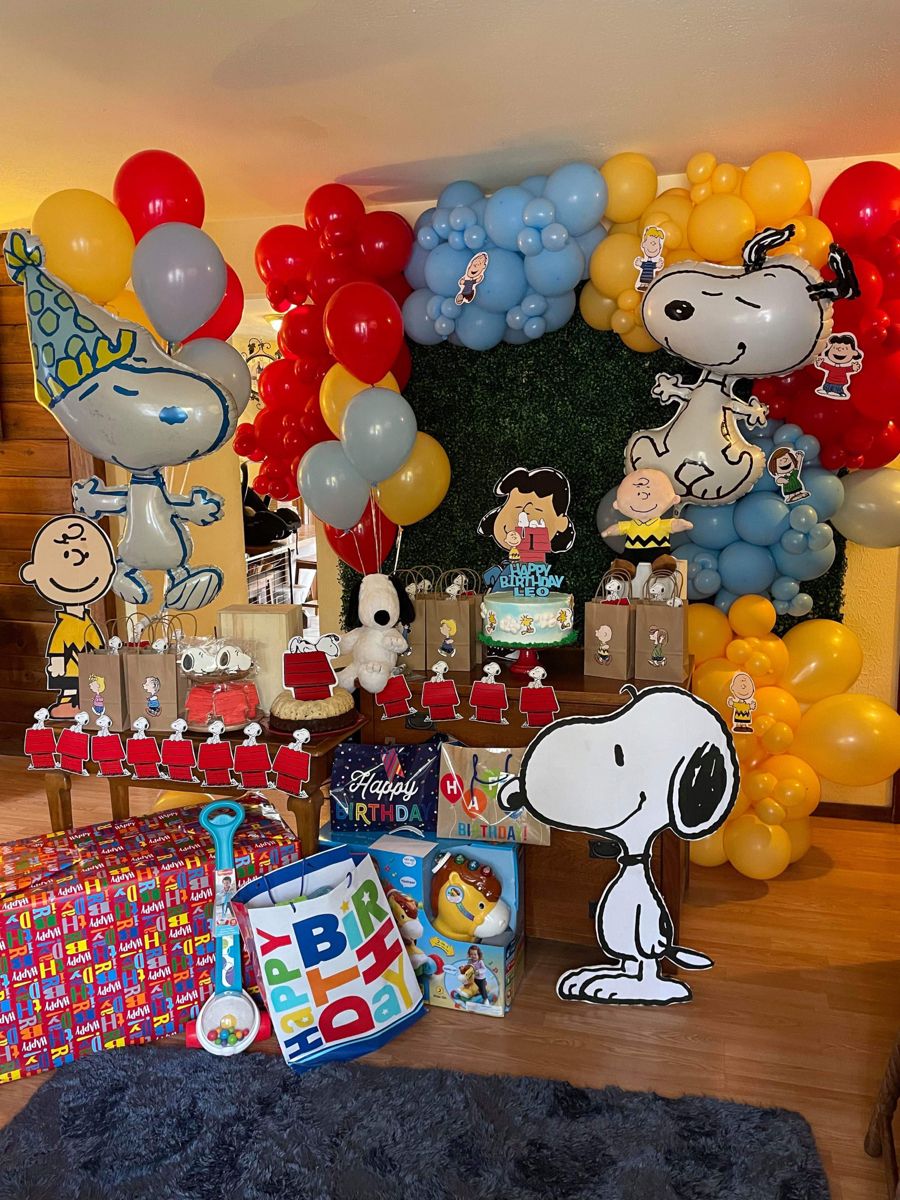 Snoopy Birthday Banners Balloons