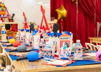 Sing Birthday Party Table Setting