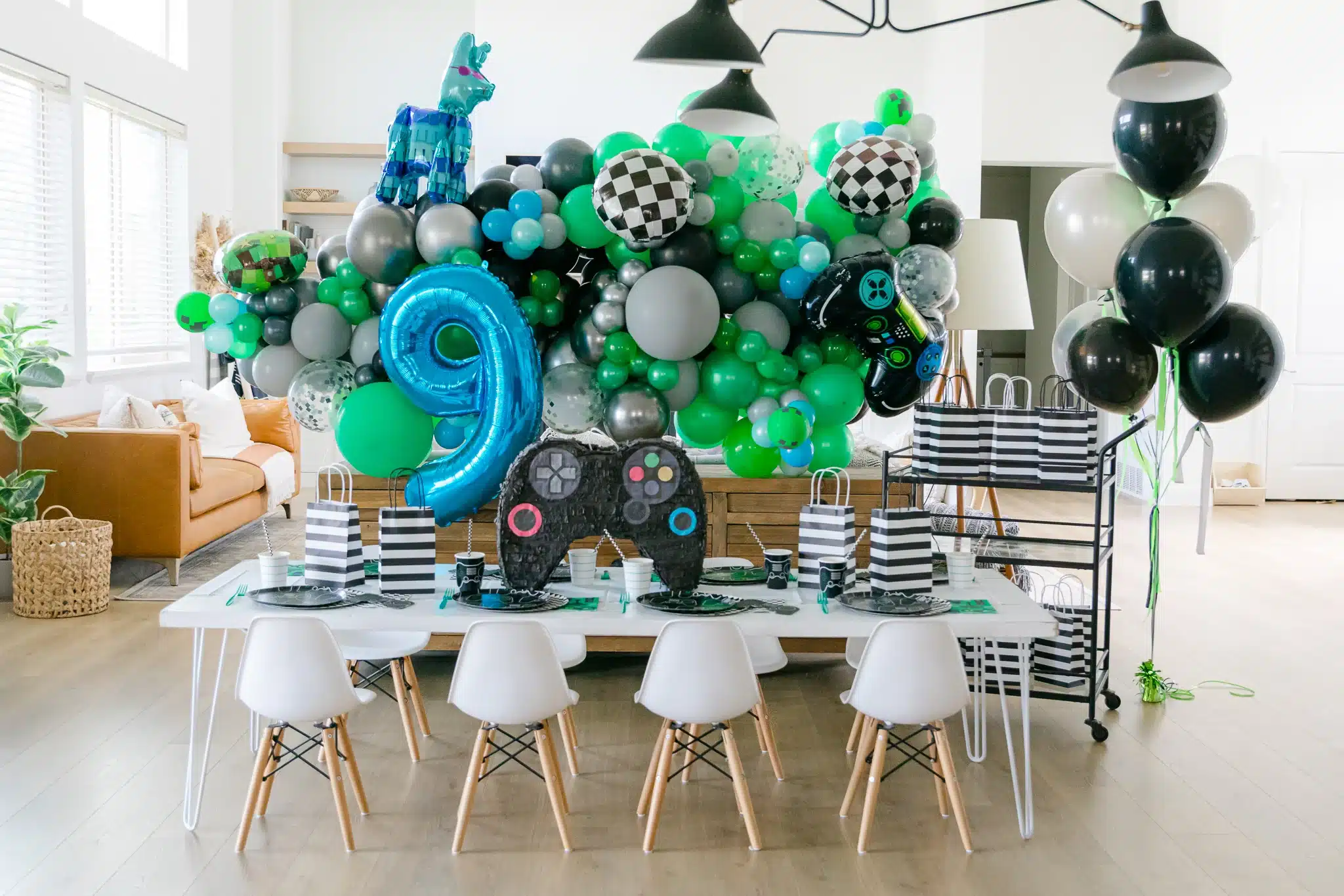 10 Tips to Throw a Game Birthday Party (Bonus 5 FREE Game Birthday Invitation Templates)