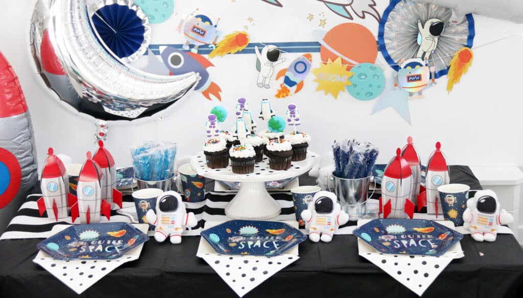 Astronaut Space Party Ideas & Invitations