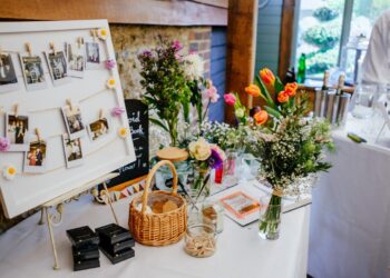Budget-Friendly Wedding Party (Credit: annapumerphotography)