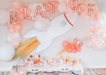Rocket Birthday Party (Credit: inspiredbythis)