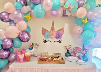 Unicorn Birthday Party (Credit: raisinghooks)