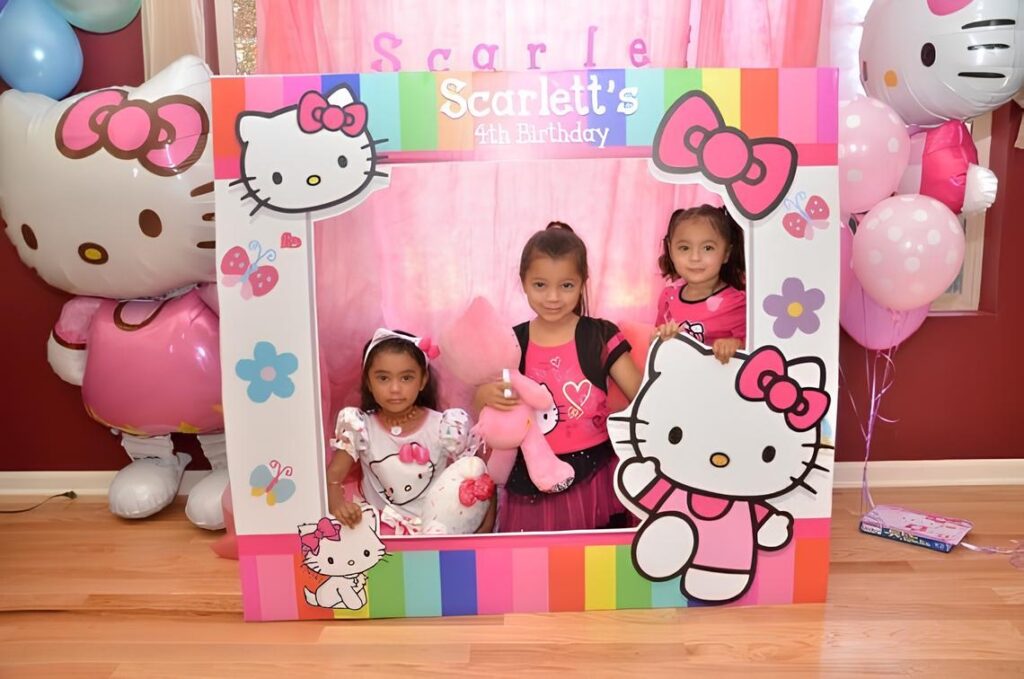 DIY Hello Kitty Photobooth