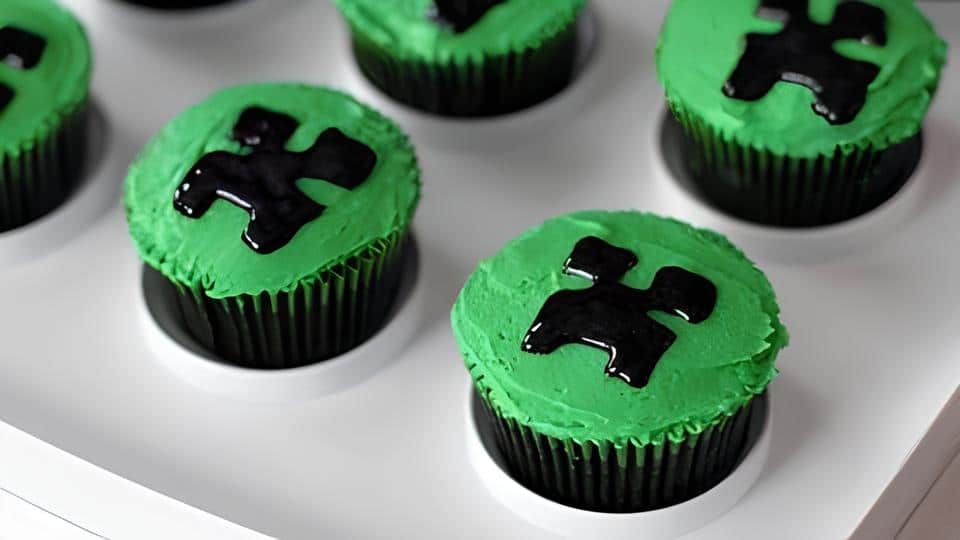 DIY Minecraft Creeper Face Cupcakes