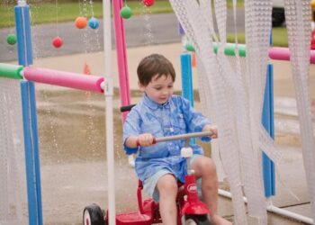 Backyard Car Wash for Bikes or Toys for Kids in Summer 4