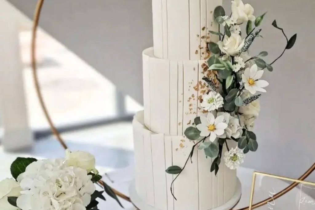 Classic Elegant Wedding Cakes