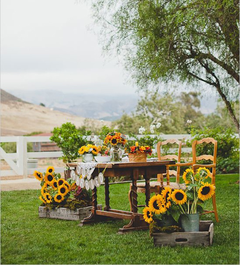 Summer Sunflower Wedding Party Planner 4