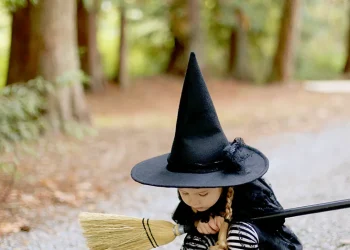 DIY Halloween Witch Hat Tutorial 6