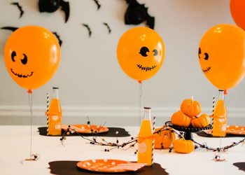 Halloween Balloon Wall Tutorial 6