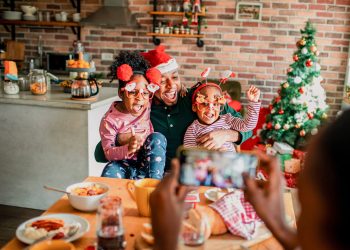 Classic Red-Green Christmas Party Ideas 1