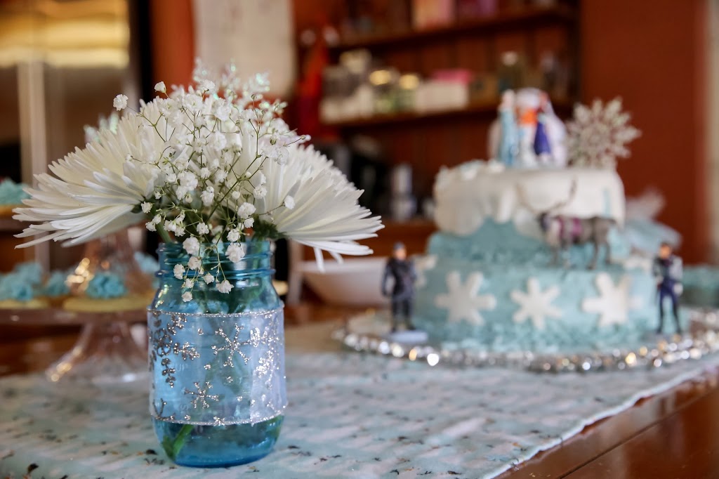 Frozen-Themed Winter Party Ideas 1