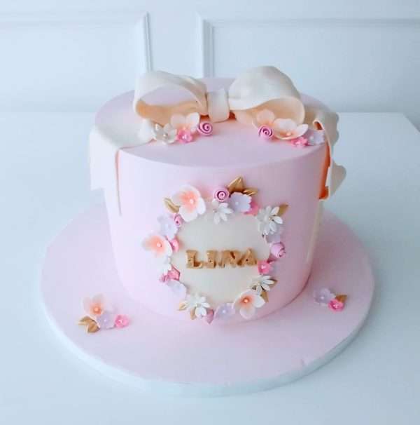 Elegant Pink Bow Party Cake