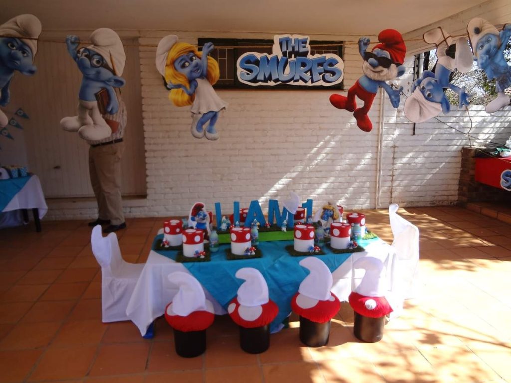 Liam's first Smurf birthday decor