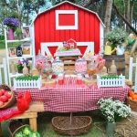 Barnyard Chic Birthday Party Theme + Free Invitations
