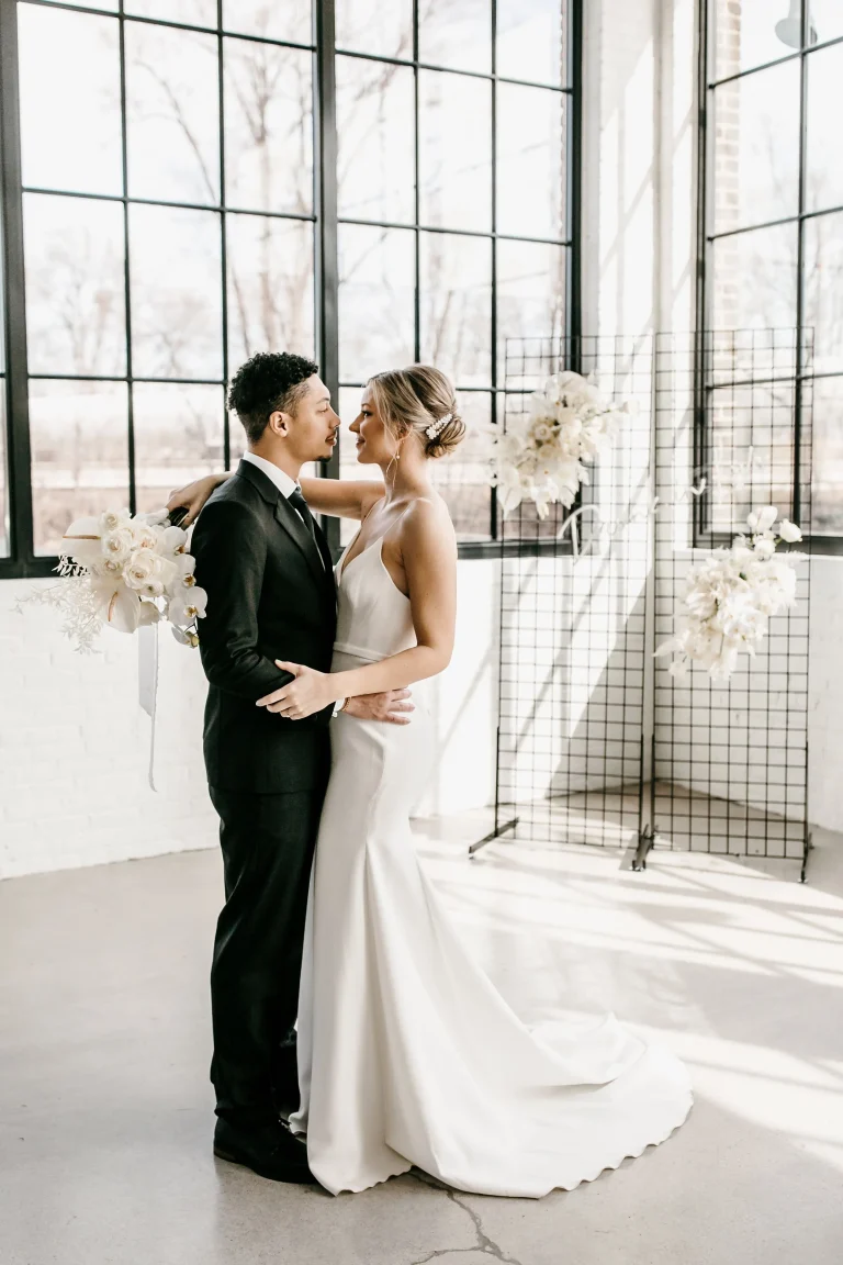 Mono Minimal Wedding
