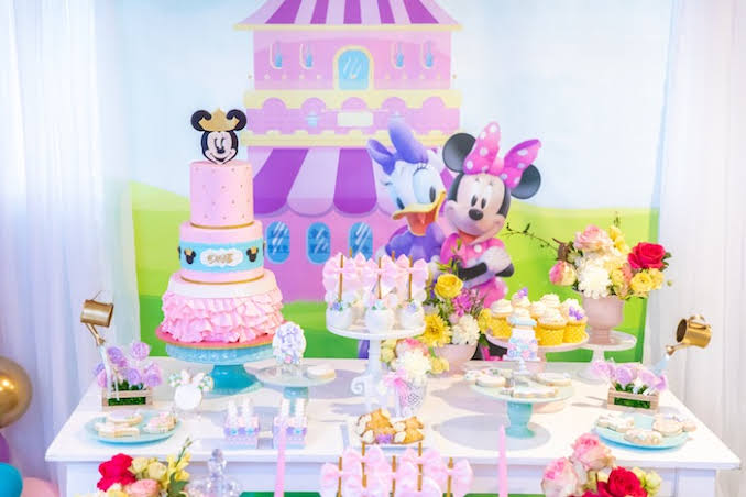 daisy duck birthday decor